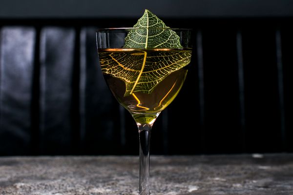 PoDagger-Empirical Cocktail Side Seat